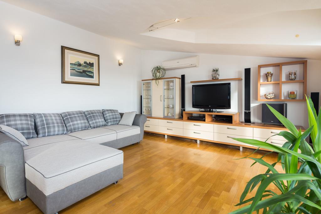 Apartment Marelux Kastela Exterior photo